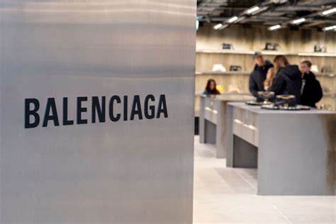 where does balenciaga manufacture.